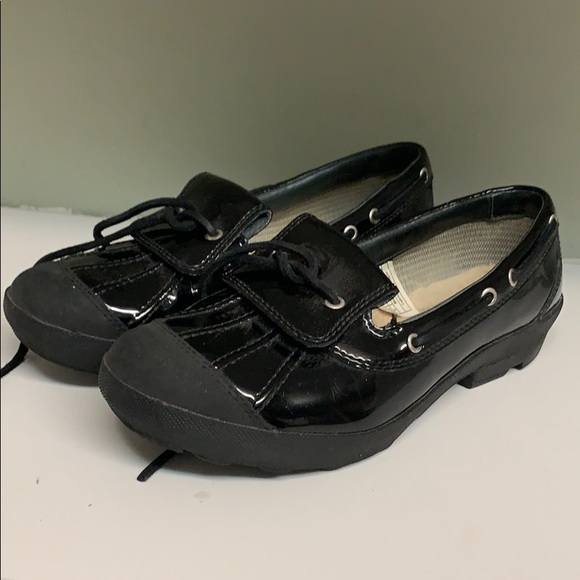 Uggs water proof shoes - Picture 1 of 2